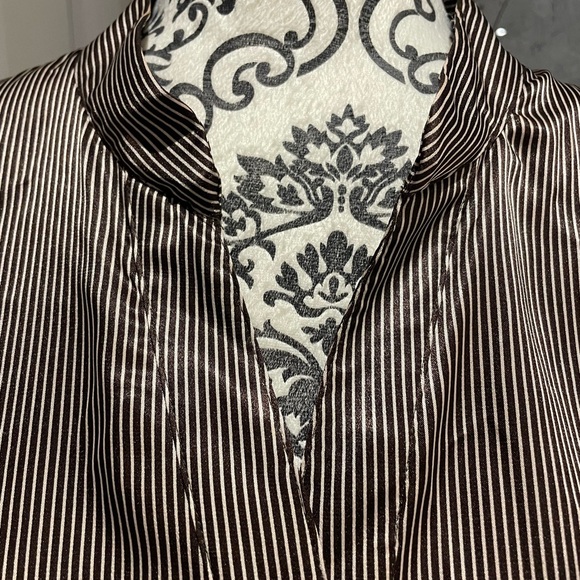 Beautiful short sleeved tapered blouse with cream and brown pin stripes - Picture 3 of 7